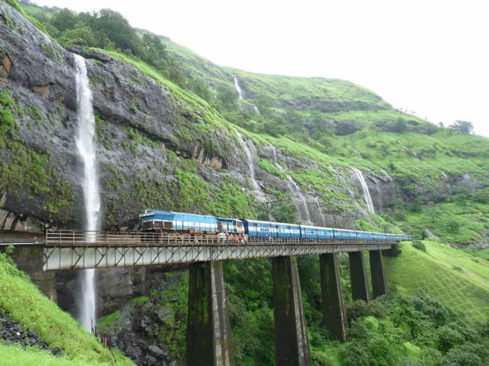 Mumbai - Pune Train Route