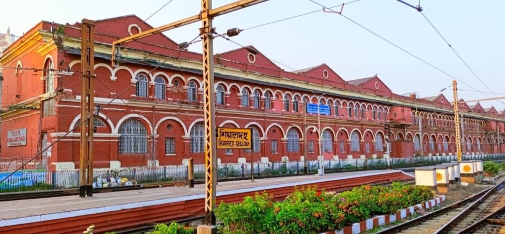 5 Largest Railway Stations in India | Best Places Nearby