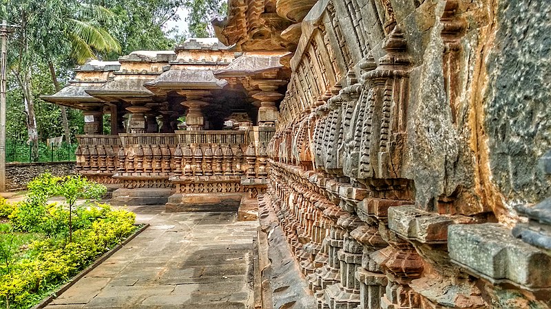 Tarakeshwara_temple,_hangal