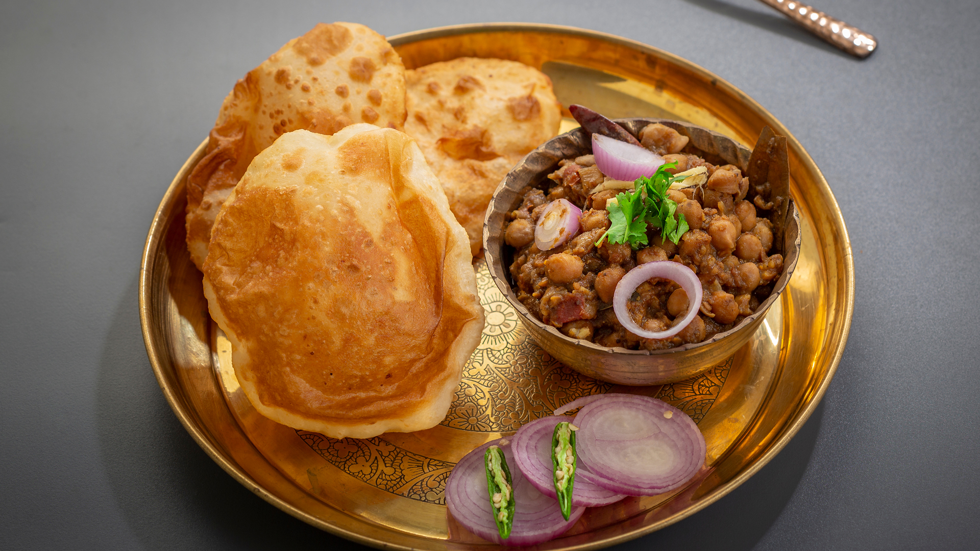 chole-bhature-Diwali food in train