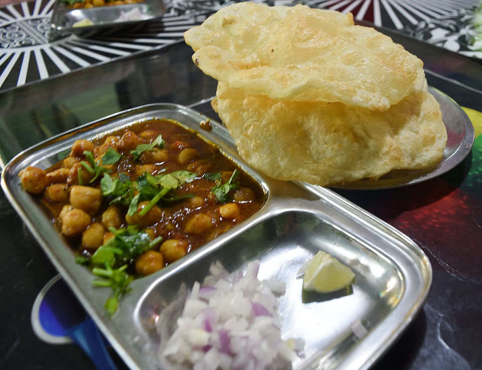 Must Have Chole Bhature at Jalandhar Railway Station